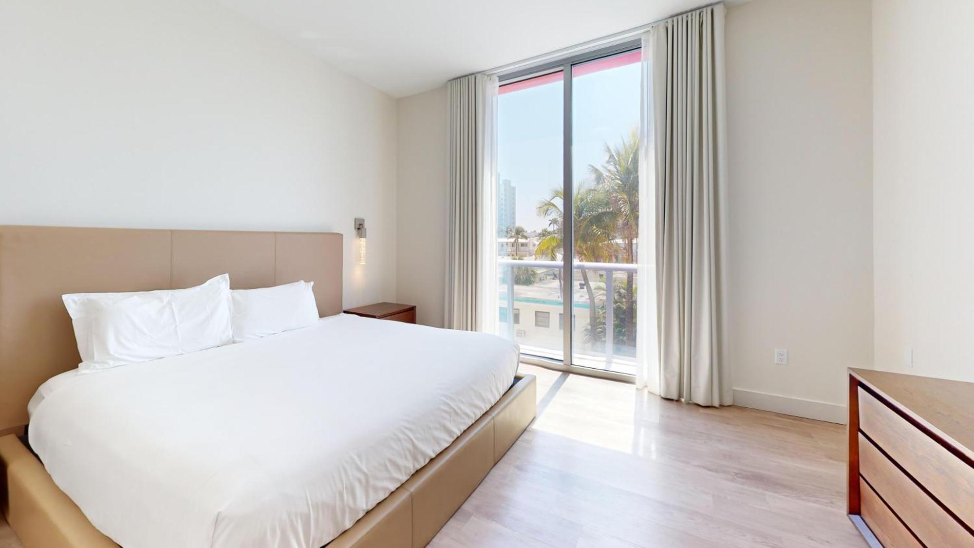 Ch Luxury Condos & Studios On The Beach Hollywood Room photo